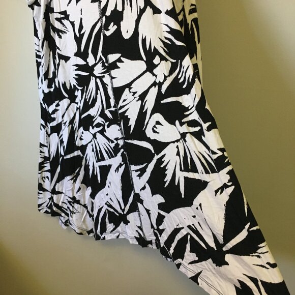 Cupio Long Tropical B&W Floral Handkerchief Hem A-Line Viscose Tank Top - Picture 6 of 14